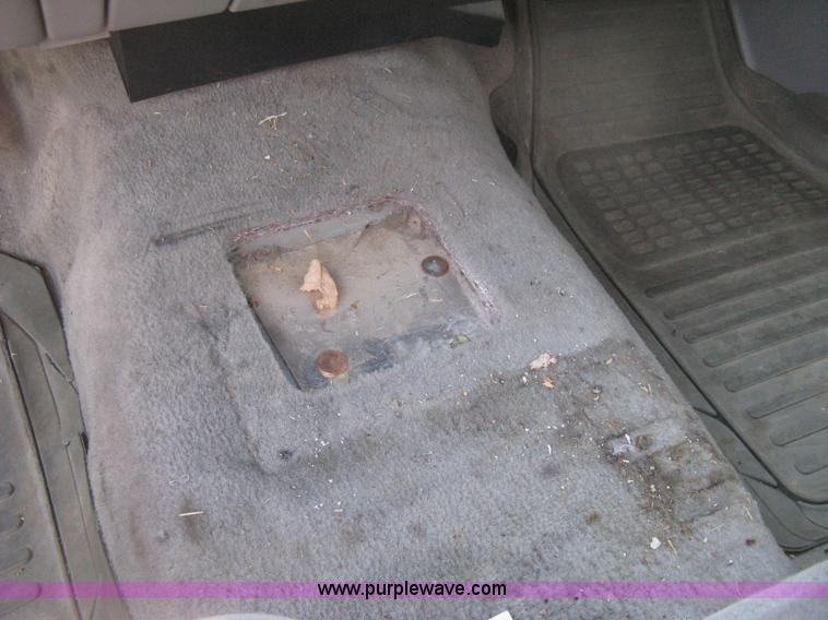 image for item H6432 1998 Ford Explorer XLT SUV