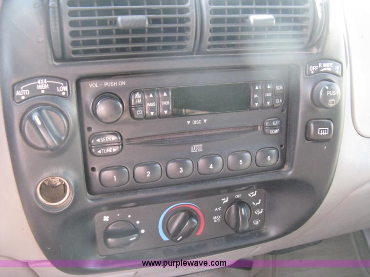 image for item H6432 1998 Ford Explorer XLT SUV