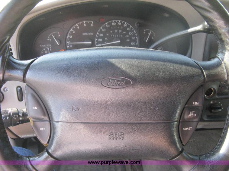 image for item H6432 1998 Ford Explorer XLT SUV