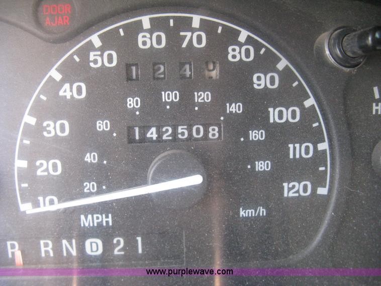 image for item H6432 1998 Ford Explorer XLT SUV