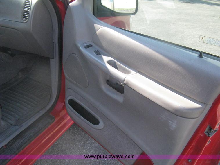 image for item H6432 1998 Ford Explorer XLT SUV
