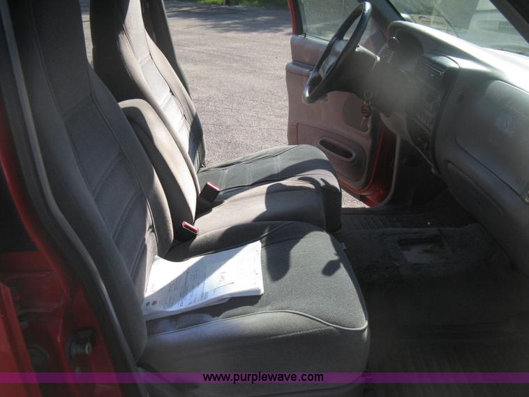 image for item H6432 1998 Ford Explorer XLT SUV