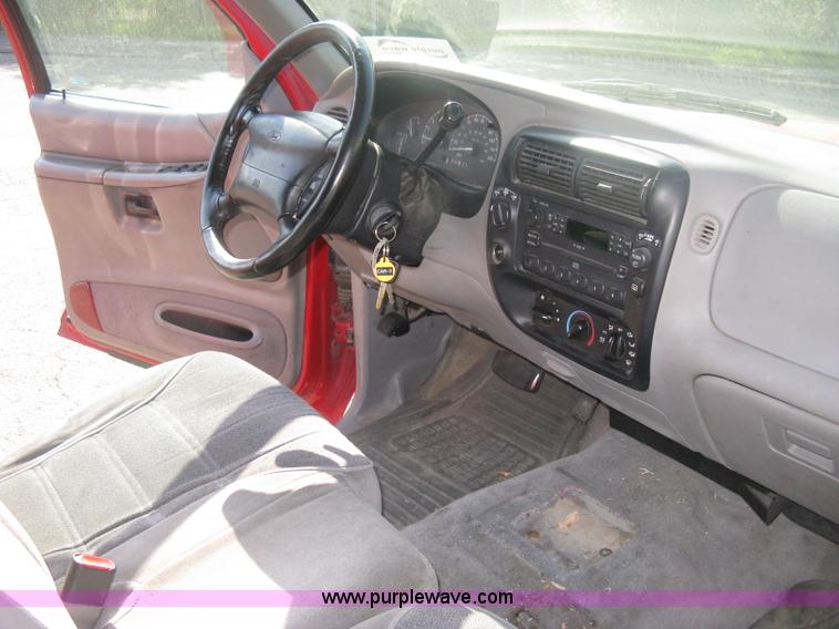image for item H6432 1998 Ford Explorer XLT SUV