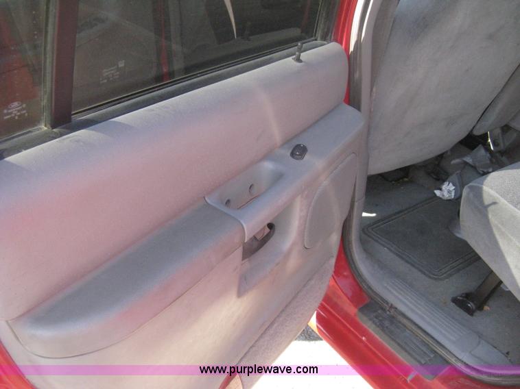 image for item H6432 1998 Ford Explorer XLT SUV