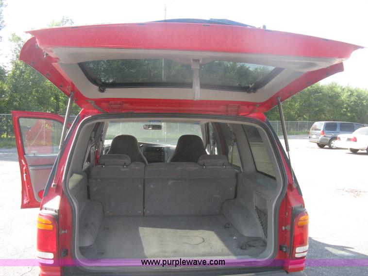 image for item H6432 1998 Ford Explorer XLT SUV