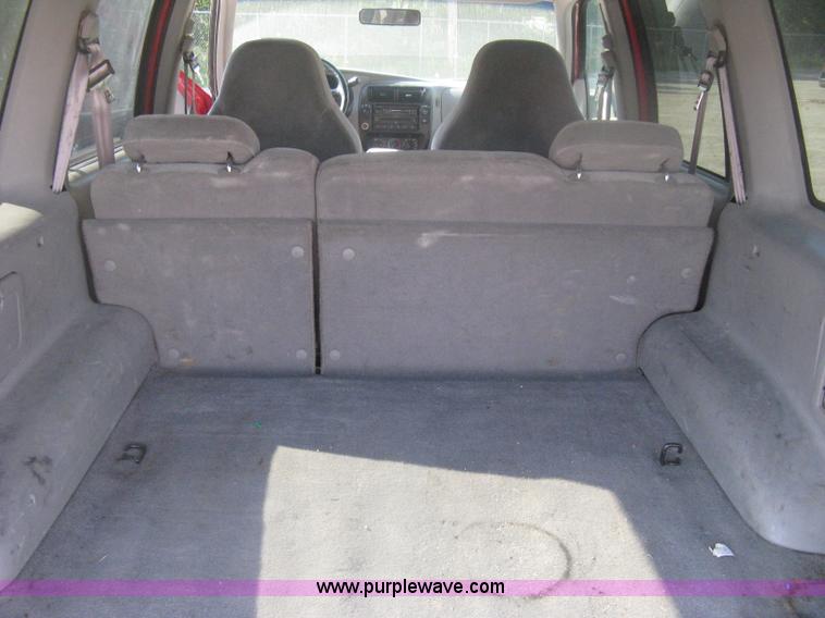 image for item H6432 1998 Ford Explorer XLT SUV