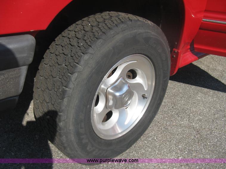 image for item H6432 1998 Ford Explorer XLT SUV