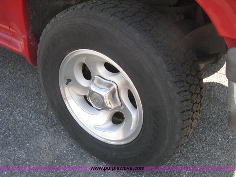 image for item H6432 1998 Ford Explorer XLT SUV