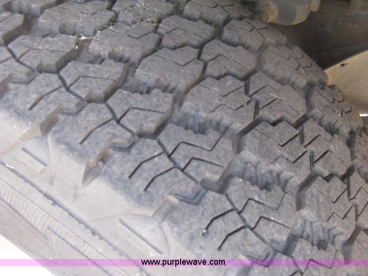 image for item H6432 1998 Ford Explorer XLT SUV