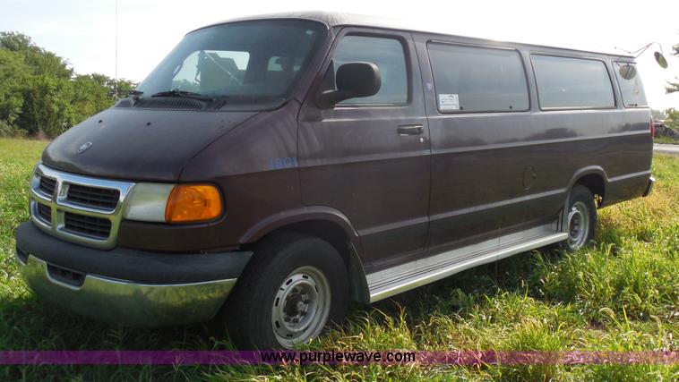 image for item H6651 2001 Dodge Ram Wagon B3500 Maxi van