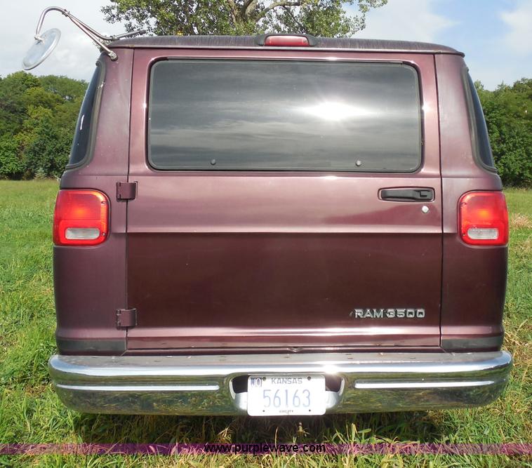 image for item H6651 2001 Dodge Ram Wagon B3500 Maxi van