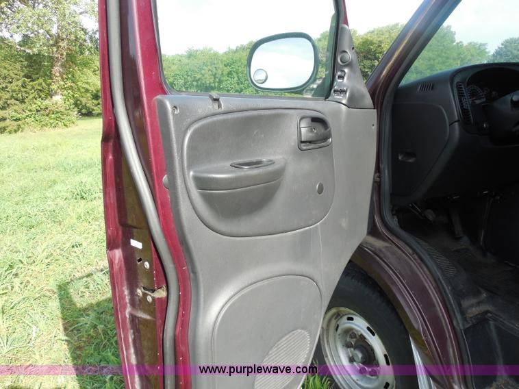 image for item H6651 2001 Dodge Ram Wagon B3500 Maxi van