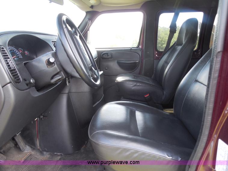 image for item H6651 2001 Dodge Ram Wagon B3500 Maxi van