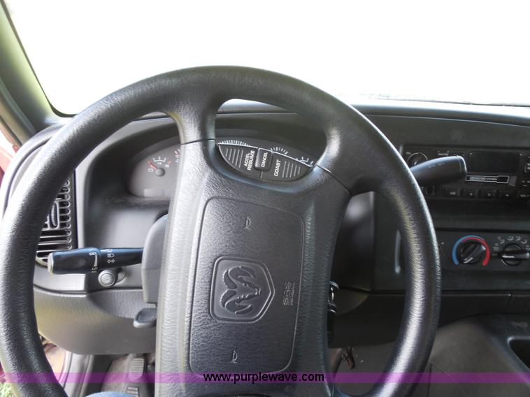 image for item H6651 2001 Dodge Ram Wagon B3500 Maxi van