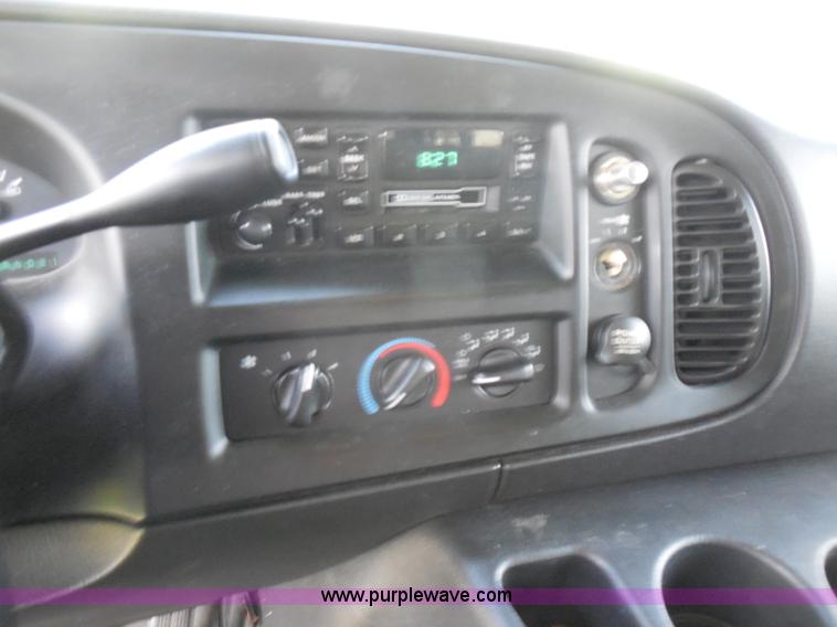 image for item H6651 2001 Dodge Ram Wagon B3500 Maxi van