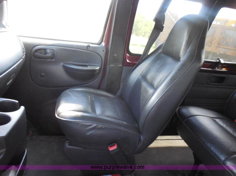 image for item H6651 2001 Dodge Ram Wagon B3500 Maxi van