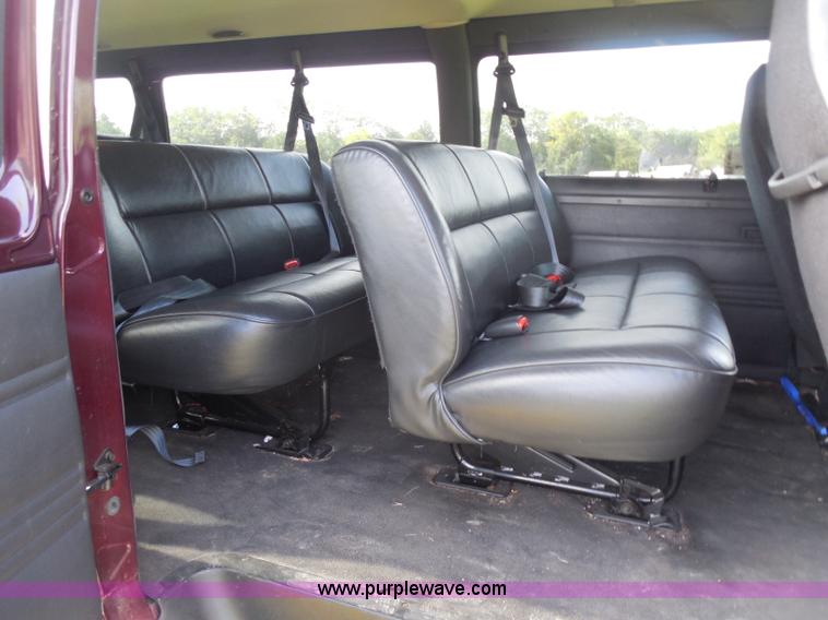 image for item H6651 2001 Dodge Ram Wagon B3500 Maxi van