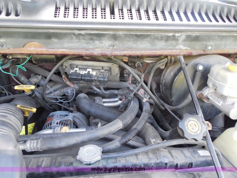 image for item H6651 2001 Dodge Ram Wagon B3500 Maxi van