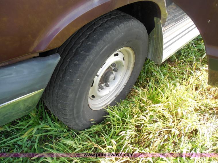 image for item H6651 2001 Dodge Ram Wagon B3500 Maxi van