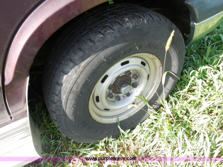 image for item H6651 2001 Dodge Ram Wagon B3500 Maxi van