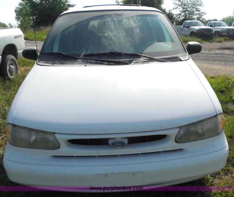 image for item H6652 1995 Ford Windstar LX minivan