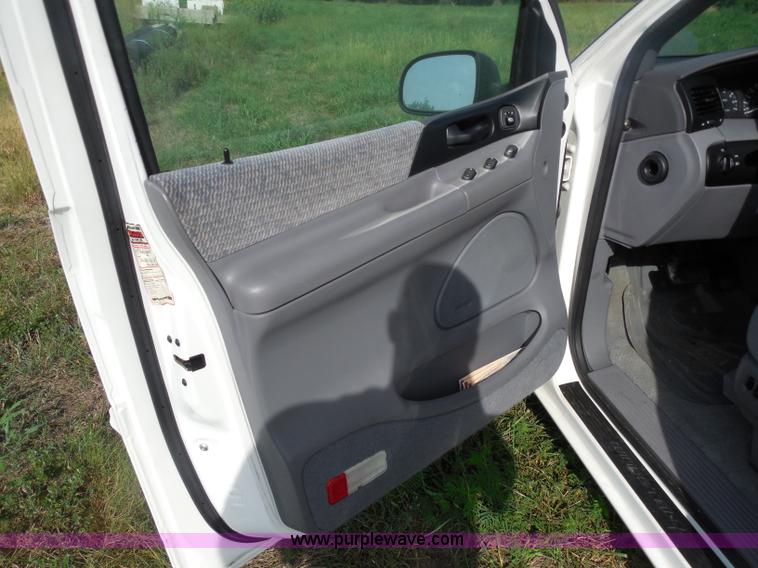 image for item H6652 1995 Ford Windstar LX minivan