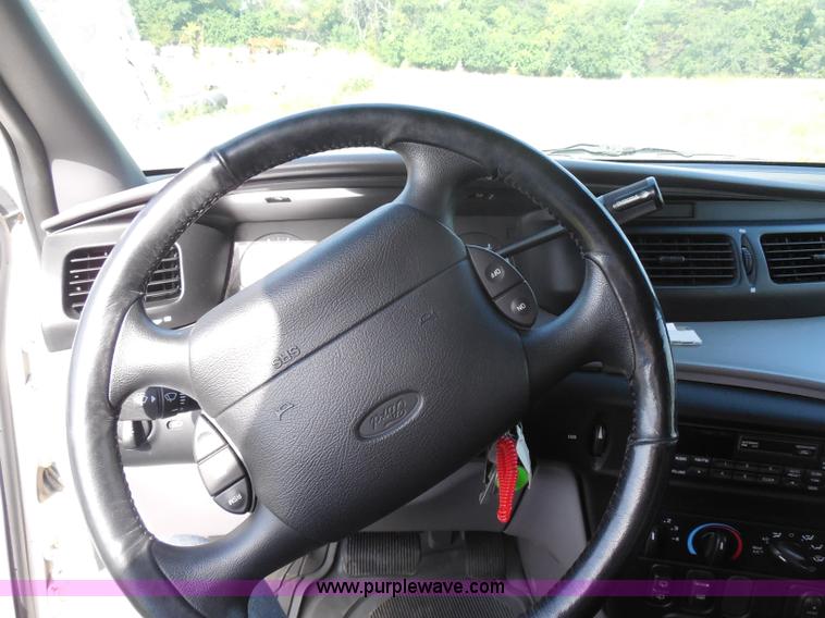 image for item H6652 1995 Ford Windstar LX minivan