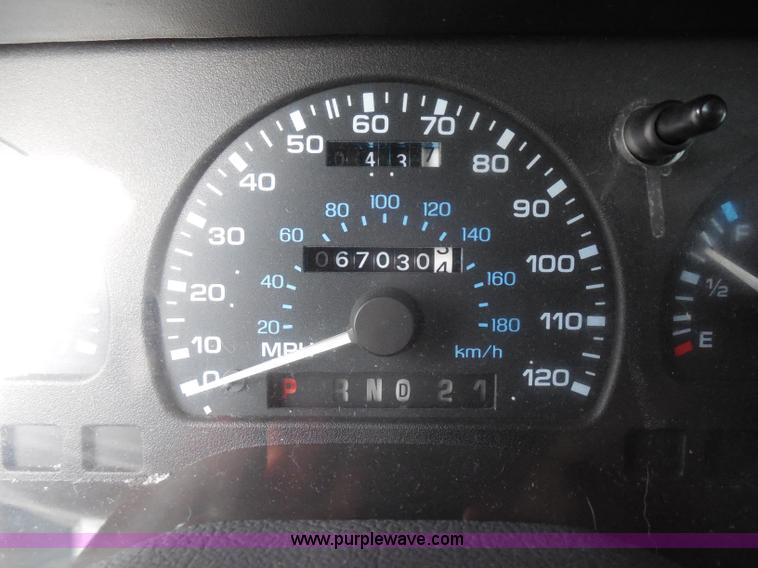 image for item H6652 1995 Ford Windstar LX minivan