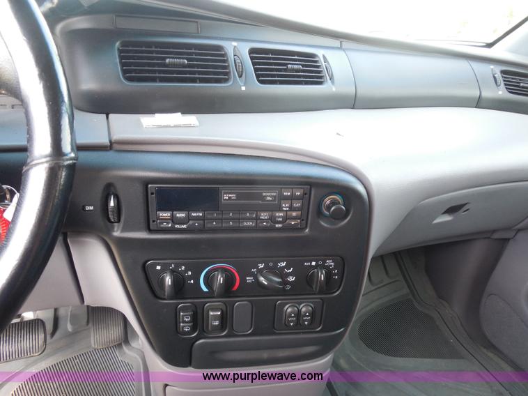 image for item H6652 1995 Ford Windstar LX minivan