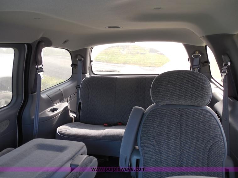 image for item H6652 1995 Ford Windstar LX minivan