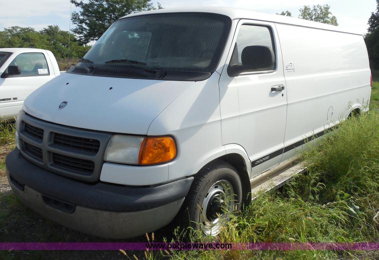 image for item H6666 2001 Dodge Ram 3500 Maxivan