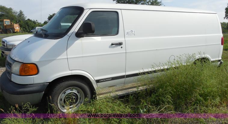 image for item H6666 2001 Dodge Ram 3500 Maxivan