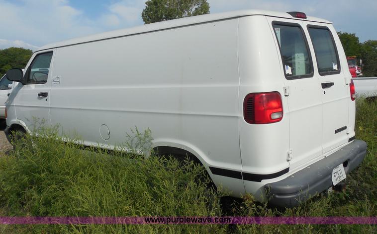 image for item H6666 2001 Dodge Ram 3500 Maxivan