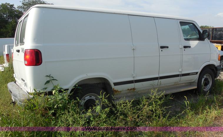 image for item H6666 2001 Dodge Ram 3500 Maxivan