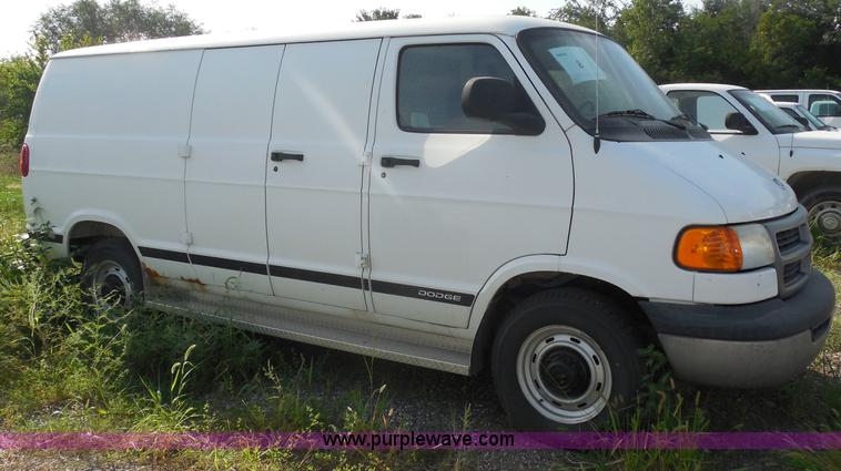 image for item H6666 2001 Dodge Ram 3500 Maxivan