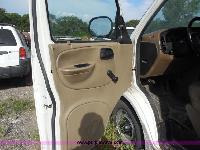 image for item H6666 2001 Dodge Ram 3500 Maxivan