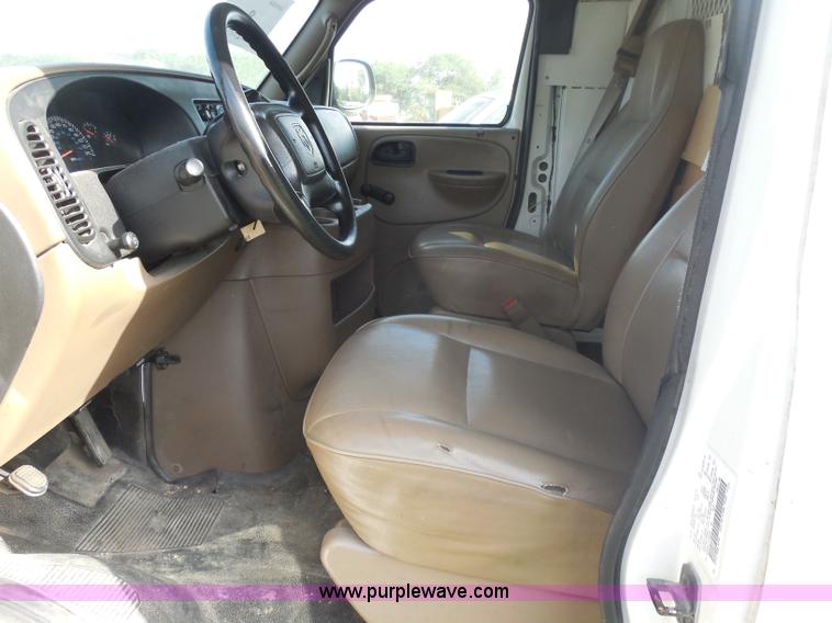 image for item H6666 2001 Dodge Ram 3500 Maxivan