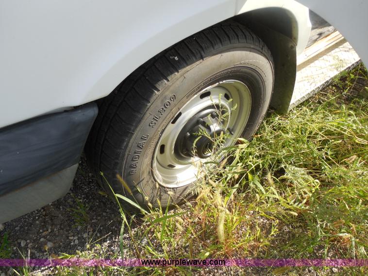 image for item H6666 2001 Dodge Ram 3500 Maxivan