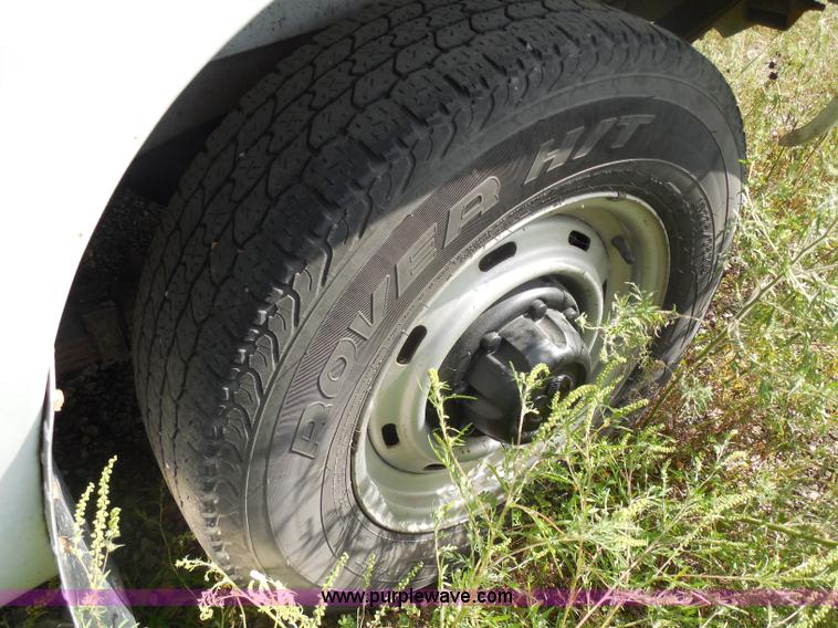 image for item H6666 2001 Dodge Ram 3500 Maxivan