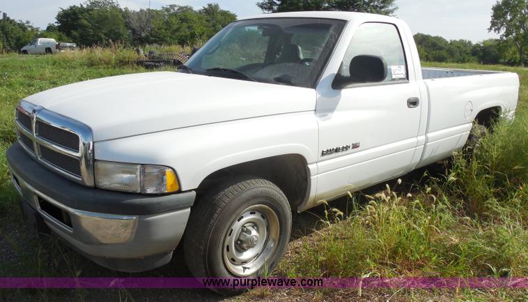 image for item H6667 2001 Dodge Ram 1500 pickup truck
