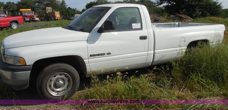 image for item H6667 2001 Dodge Ram 1500 pickup truck