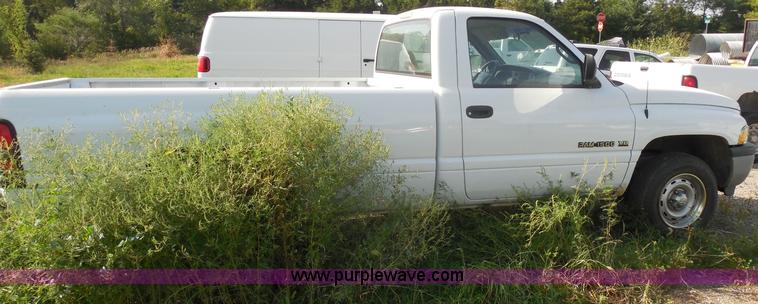 image for item H6667 2001 Dodge Ram 1500 pickup truck