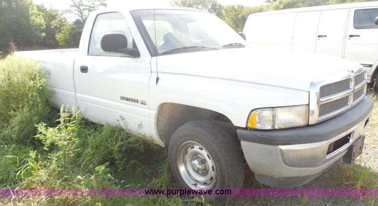 image for item H6667 2001 Dodge Ram 1500 pickup truck