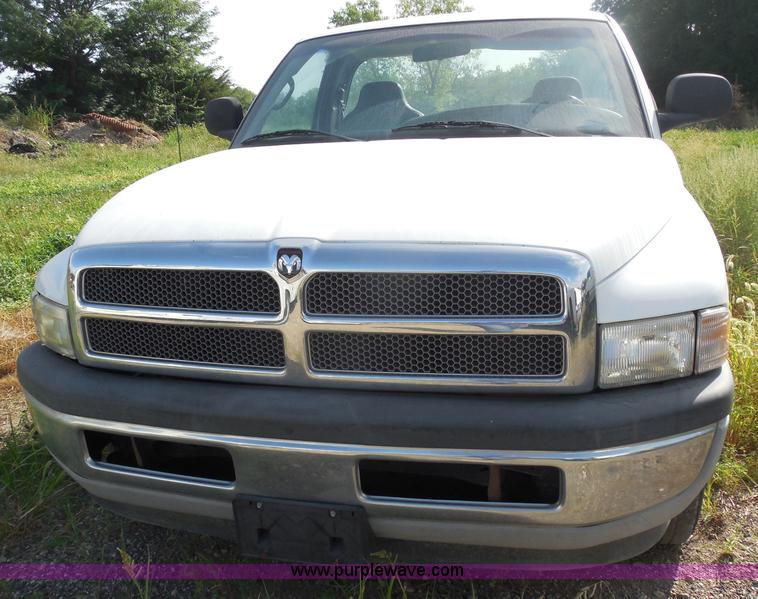 image for item H6667 2001 Dodge Ram 1500 pickup truck