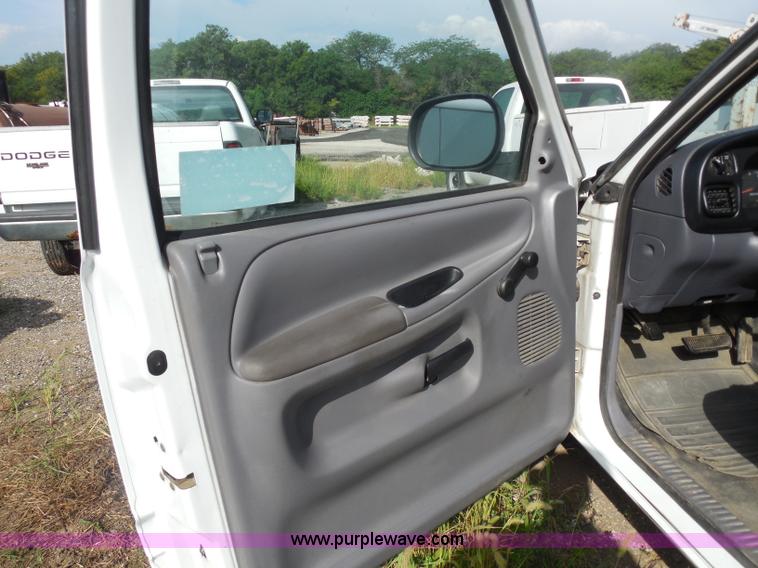 image for item H6667 2001 Dodge Ram 1500 pickup truck