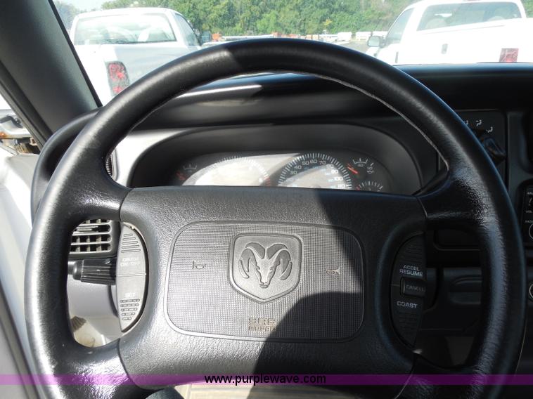 image for item H6667 2001 Dodge Ram 1500 pickup truck