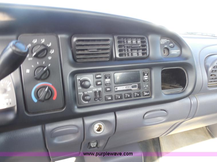 image for item H6667 2001 Dodge Ram 1500 pickup truck