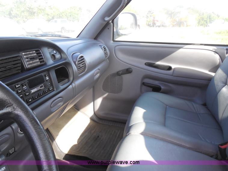 image for item H6667 2001 Dodge Ram 1500 pickup truck