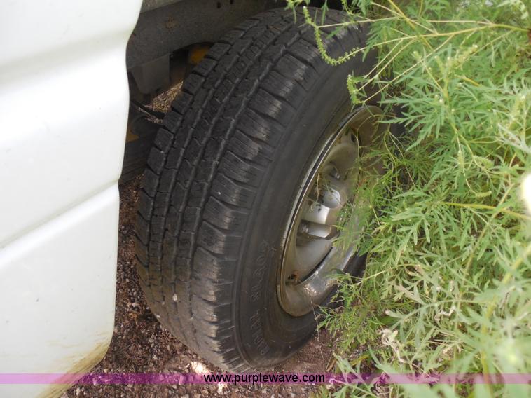 image for item H6667 2001 Dodge Ram 1500 pickup truck