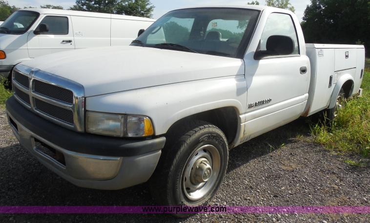 image for item H6668 2001 Dodge Ram 2500 utility truck